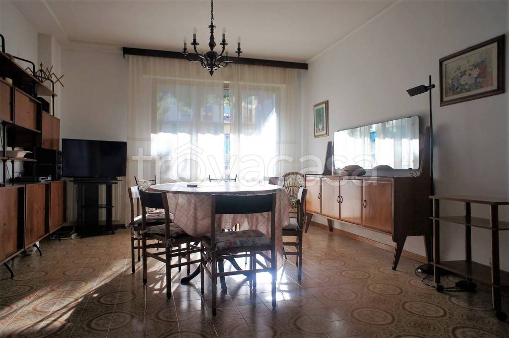 appartamento in affitto a Massa in zona Marina di Massa