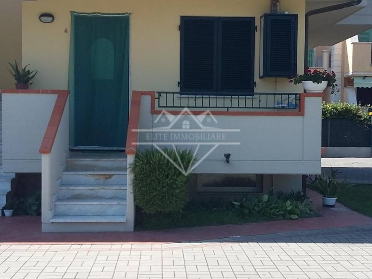 appartamento in affitto a Massa in zona Marina di Massa