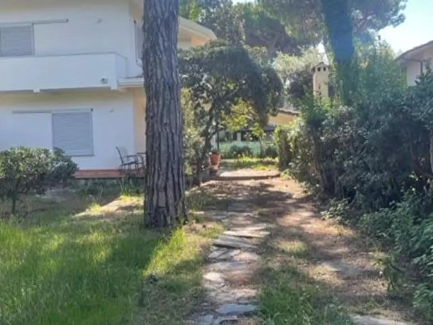 casa indipendente in affitto a Massa in zona Marina dei Ronchi