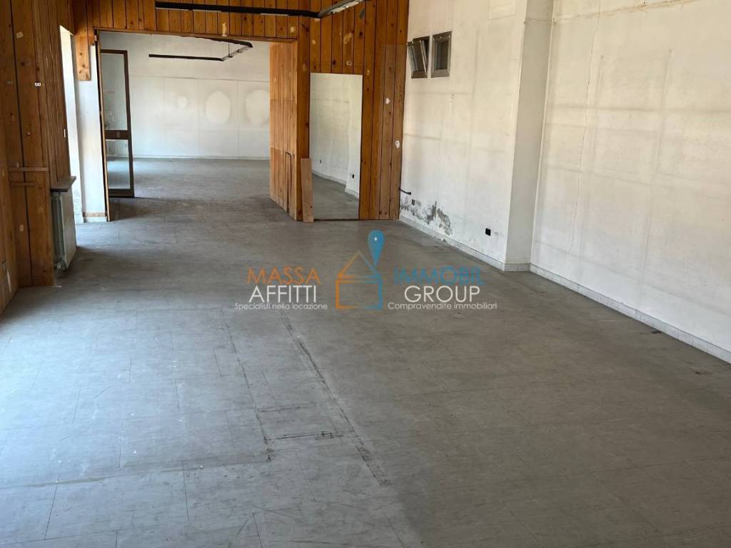 negozio in affitto a Massa