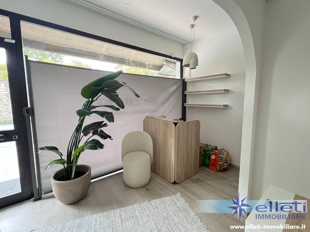 negozio in affitto a Massa in zona Marina di Massa