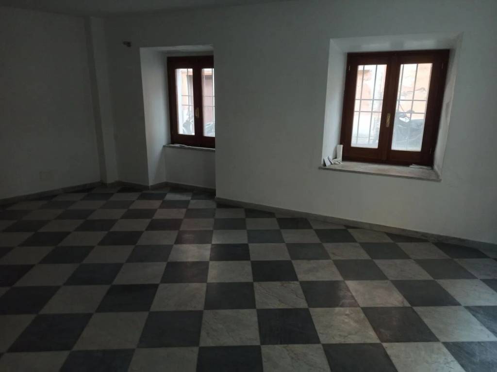 negozio in affitto a Massa in zona Centro Storico