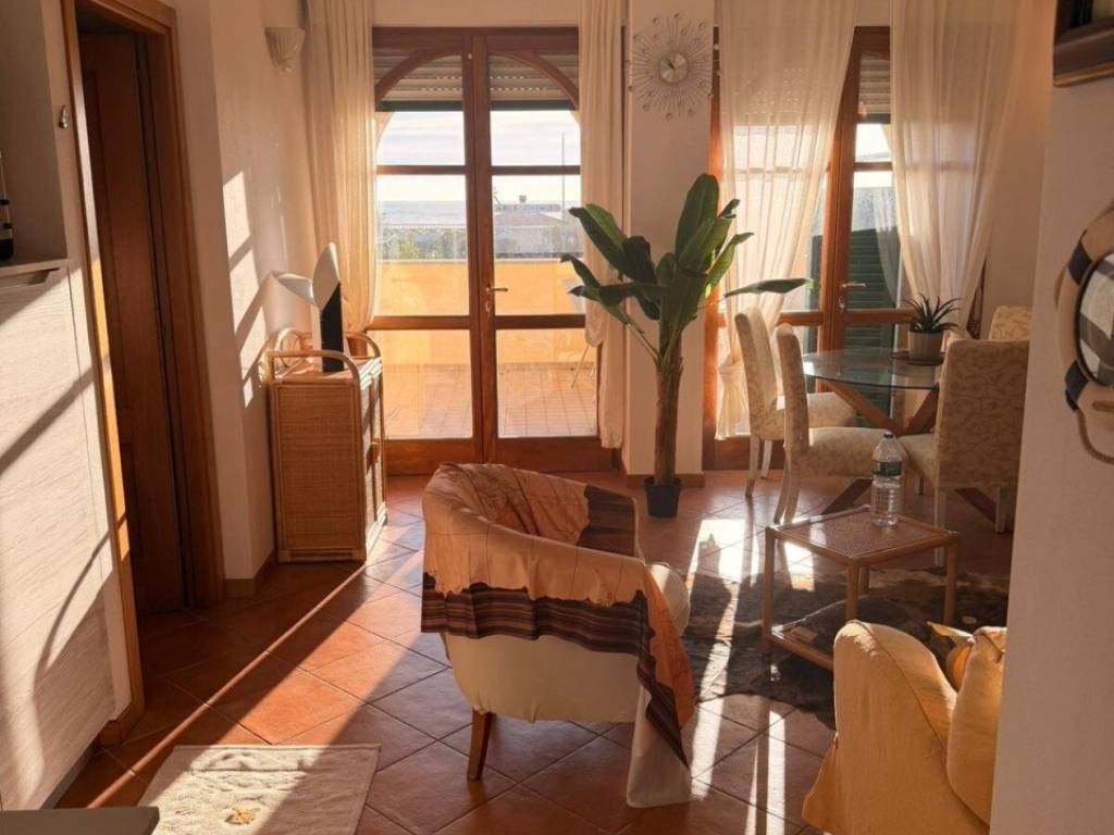 appartamento in affitto a Massa in zona Marina dei Ronchi