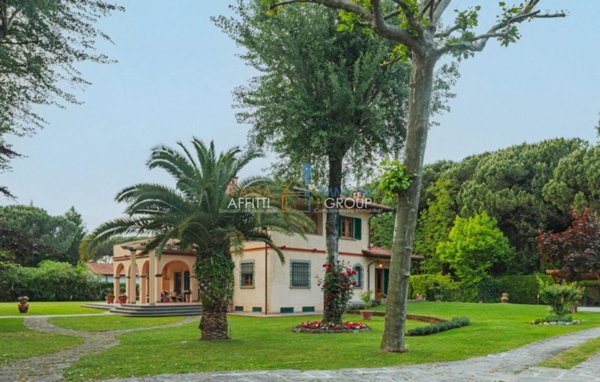 casa indipendente in affitto a Massa in zona Marina dei Ronchi