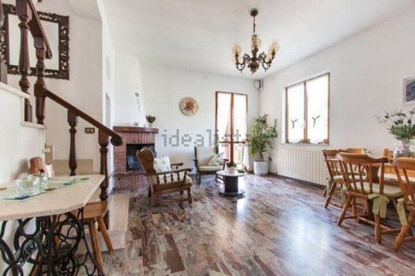 casa indipendente in affitto a Massa