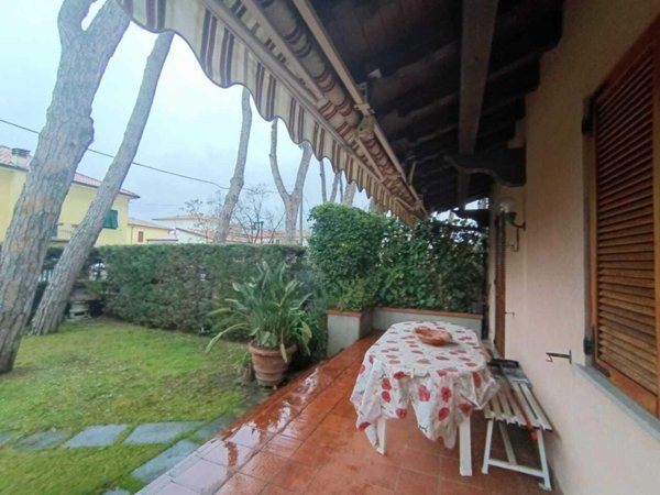 appartamento in affitto a Massa in zona Marina di Massa