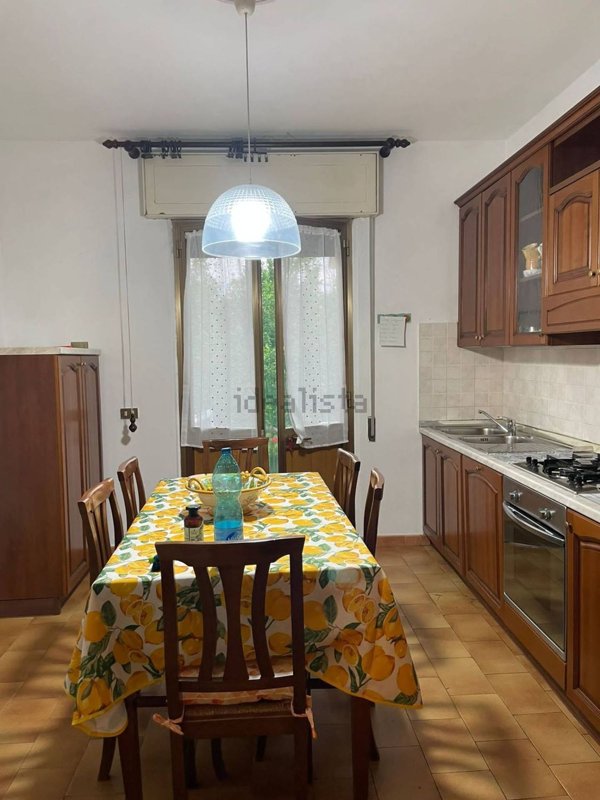casa indipendente in affitto a Massa in zona Marina di Massa