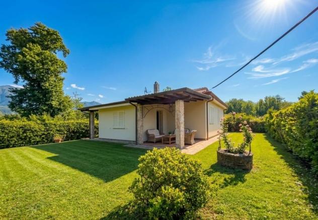 casa indipendente in affitto a Massa in zona Marina dei Ronchi
