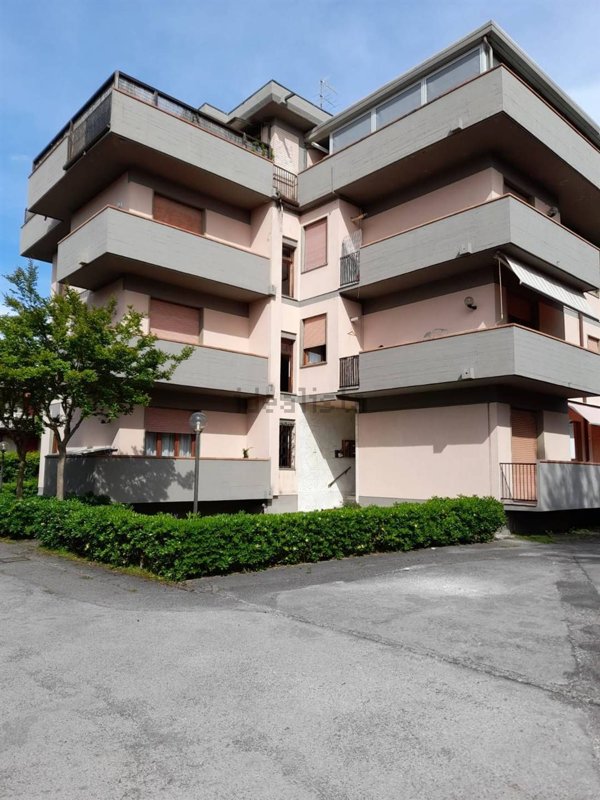 appartamento in affitto a Massa in zona Marina dei Ronchi