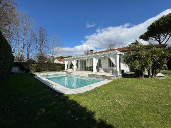 casa indipendente in affitto a Massa in zona Marina di Massa