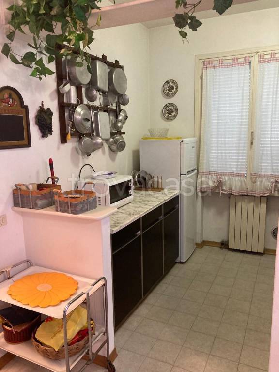 appartamento in affitto a Massa in zona Marina di Massa