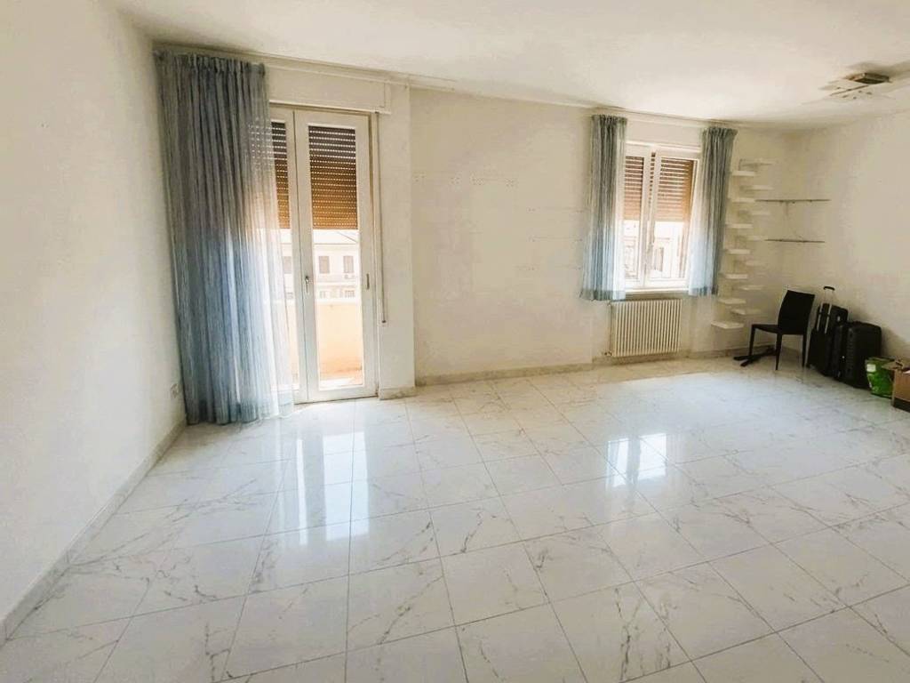 appartamento in affitto a Massa in zona Centro Storico