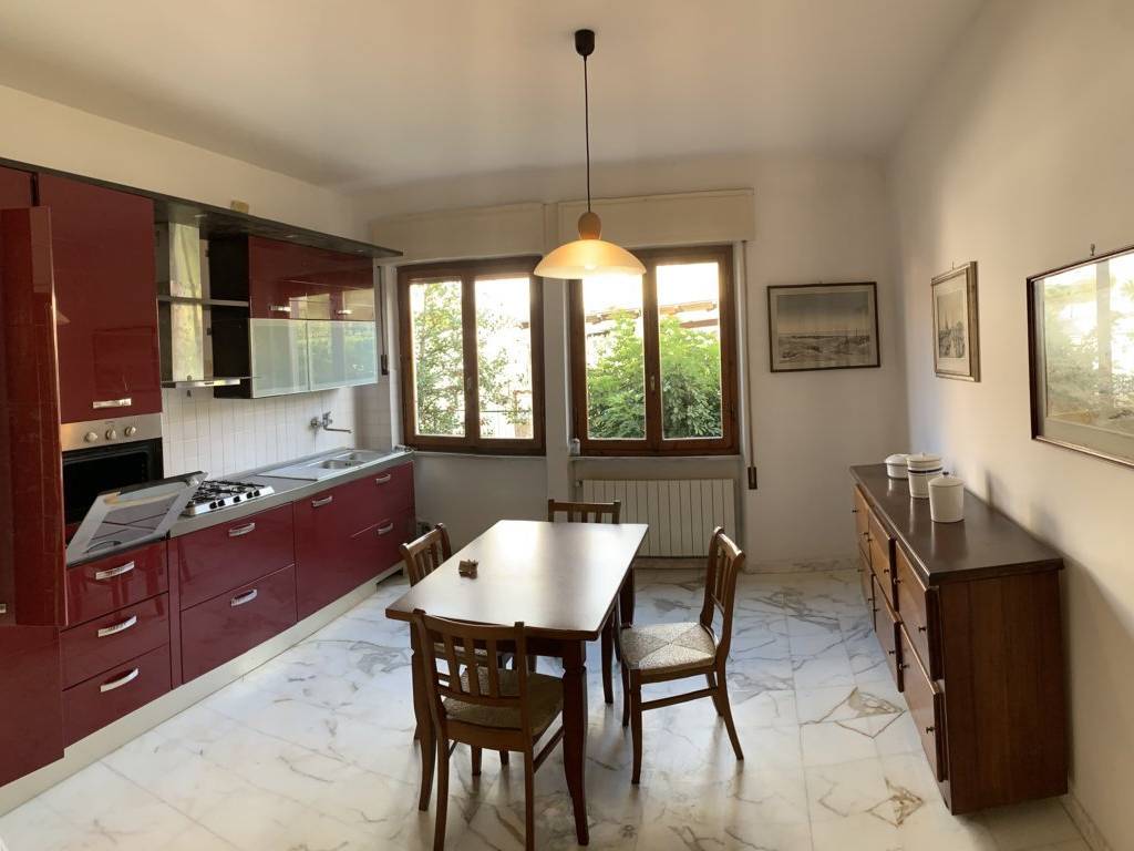 appartamento in affitto a Massa in zona Romagnano