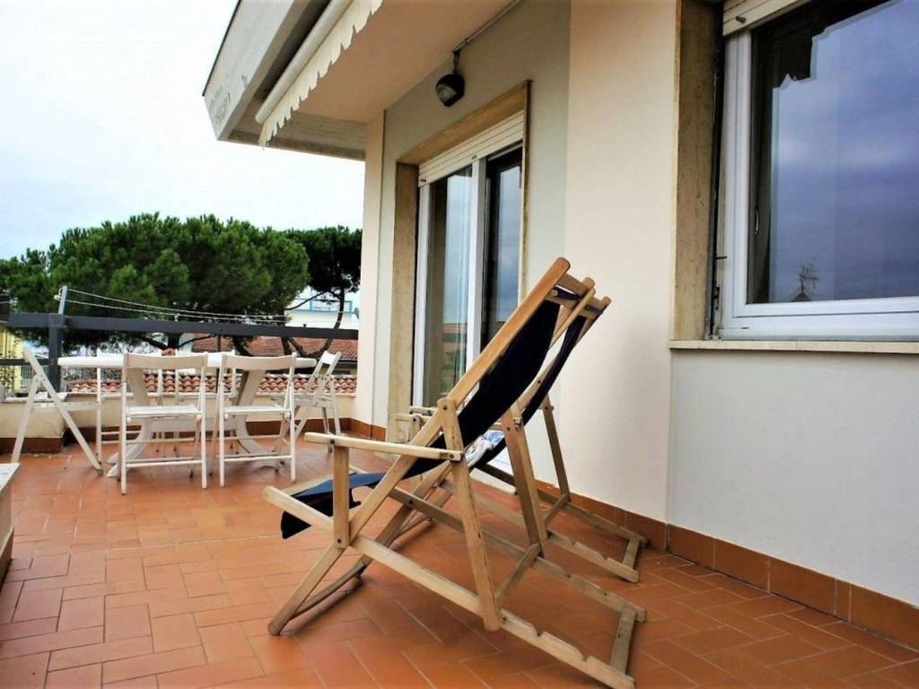 appartamento in affitto a Massa in zona Marina di Massa