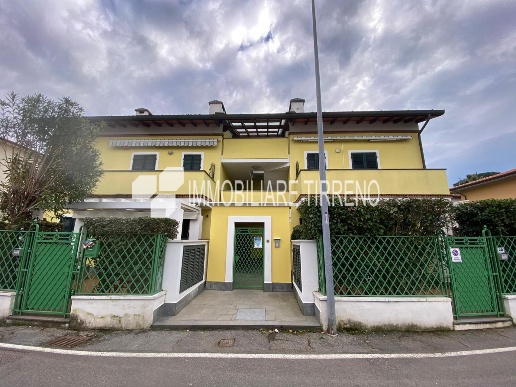 casa indipendente in affitto a Massa