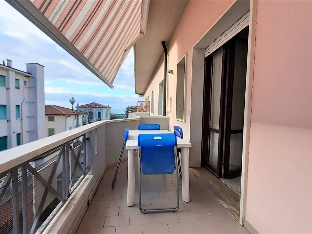 appartamento in affitto a Massa in zona Marina di Massa