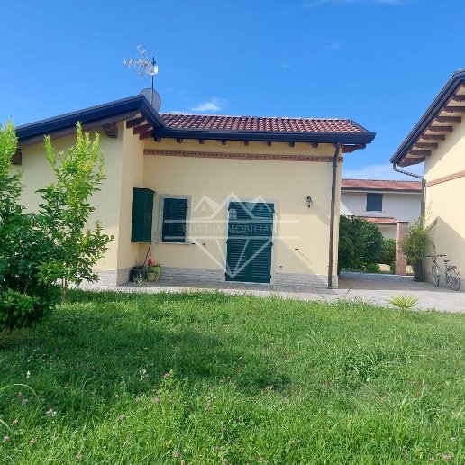 appartamento in affitto a Massa in zona Marina di Massa