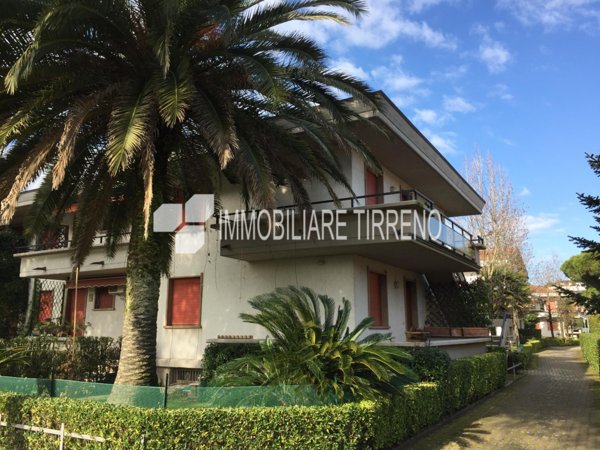 appartamento in affitto a Massa in zona Marina di Massa