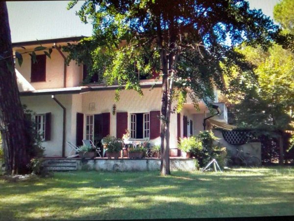 casa indipendente in affitto a Massa in zona Poveromo