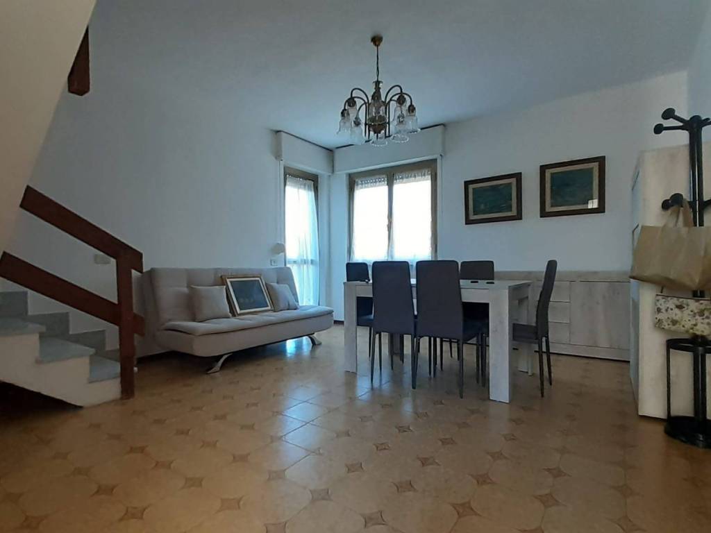 casa indipendente in affitto a Massa in zona Marina di Massa