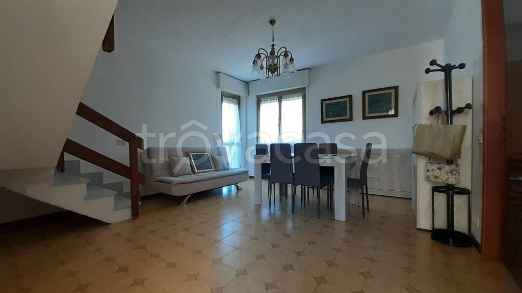casa indipendente in affitto a Massa in zona Marina di Massa