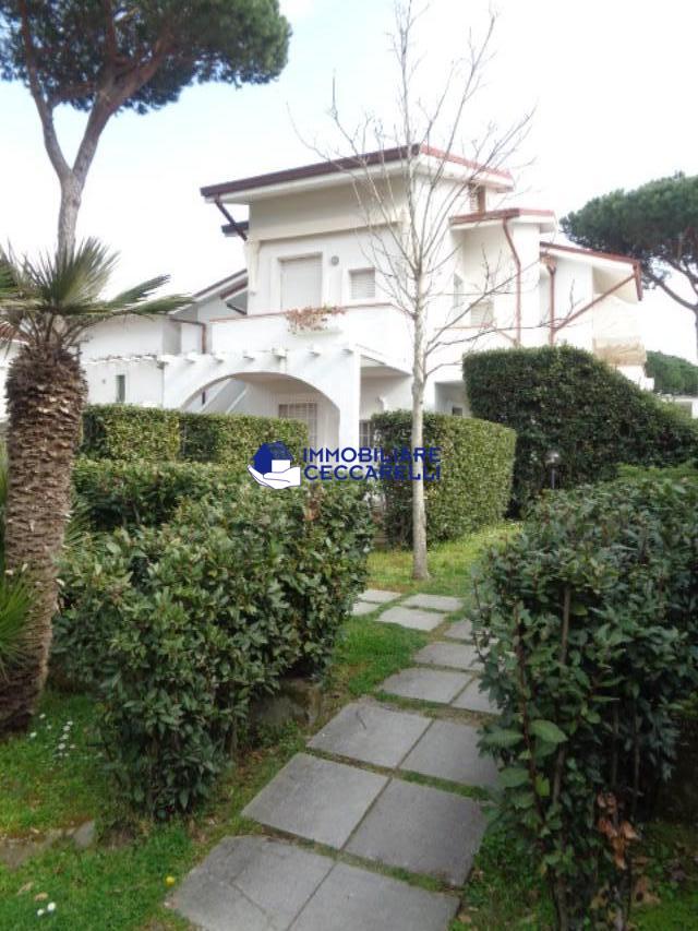 appartamento in affitto a Massa in zona Poveromo
