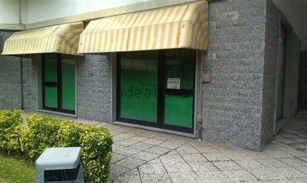 locale commerciale in affitto a Massa in zona Marina dei Ronchi