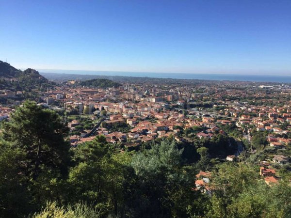 appartamento in affitto a Massa in zona Centro Storico