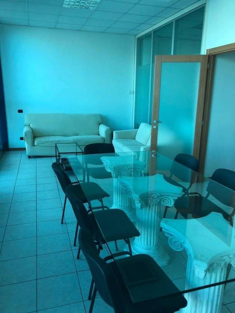 ufficio in affitto a Massa in zona Candia