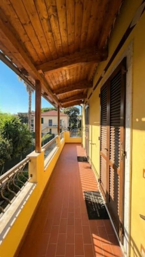 appartamento in affitto a Massa in zona Marina dei Ronchi