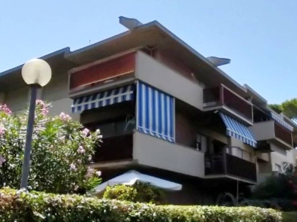 appartamento in affitto a Massa in zona Marina dei Ronchi