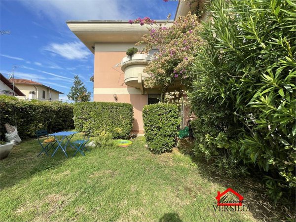 appartamento in affitto a Massa in zona Marina di Massa