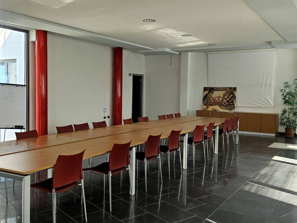 ufficio in affitto a Massa in zona Candia