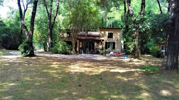 casa indipendente in affitto a Massa in zona Poveromo