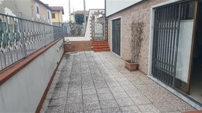 capannone in affitto a Massa in zona Marina di Massa