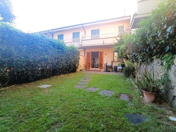 appartamento in affitto a Massa in zona Marina dei Ronchi