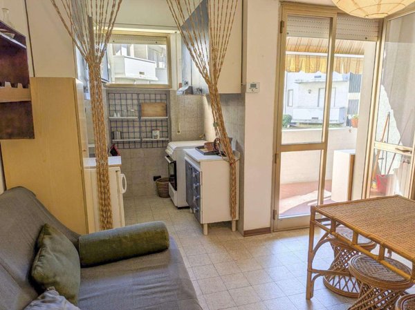 appartamento in affitto a Massa in zona Marina di Massa