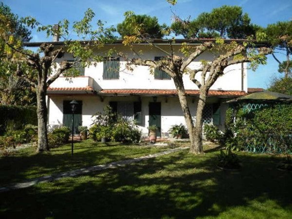 casa indipendente in affitto a Massa in zona Pariana