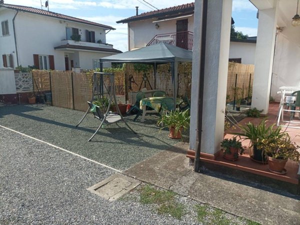 appartamento in affitto a Massa in zona Marina di Massa