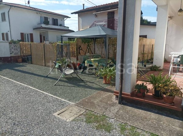 appartamento in affitto a Massa in zona Marina di Massa