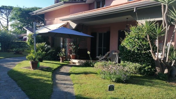casa indipendente in affitto a Montignoso in zona Cinquale