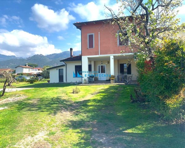 casa indipendente in affitto a Montignoso in zona Cervaiolo