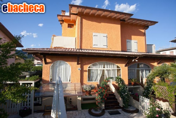 casa indipendente in affitto a Montignoso in zona Cervaiolo