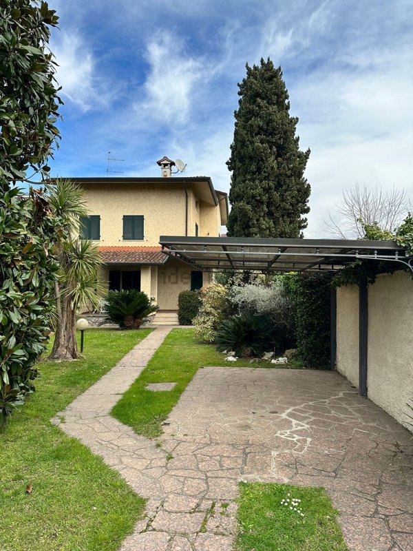 casa indipendente in affitto a Montignoso in zona Cinquale
