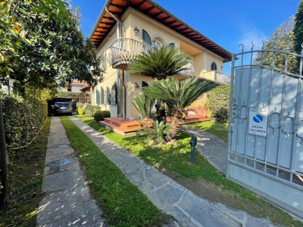 casa indipendente in affitto a Montignoso in zona Cinquale
