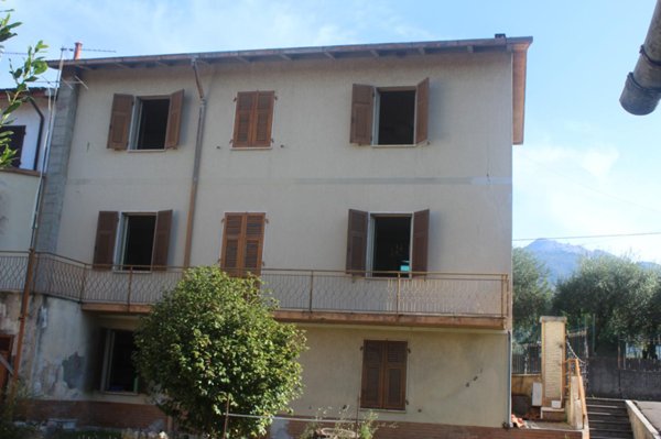 negozio in affitto a Montignoso