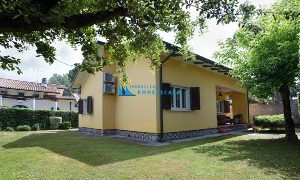 quadrivano in affitto a Montignoso in zona Cinquale