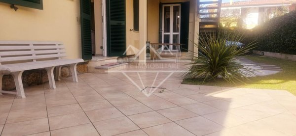 casa indipendente in affitto a Montignoso in zona Cinquale