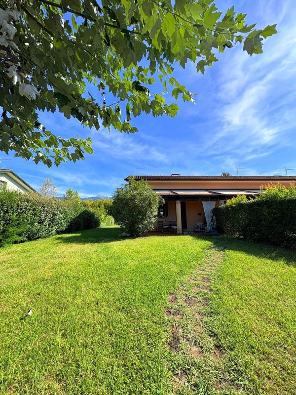 casa indipendente in affitto a Montignoso in zona Cinquale