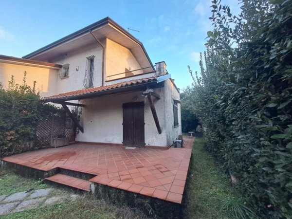 casa indipendente in affitto a Montignoso in zona Cinquale